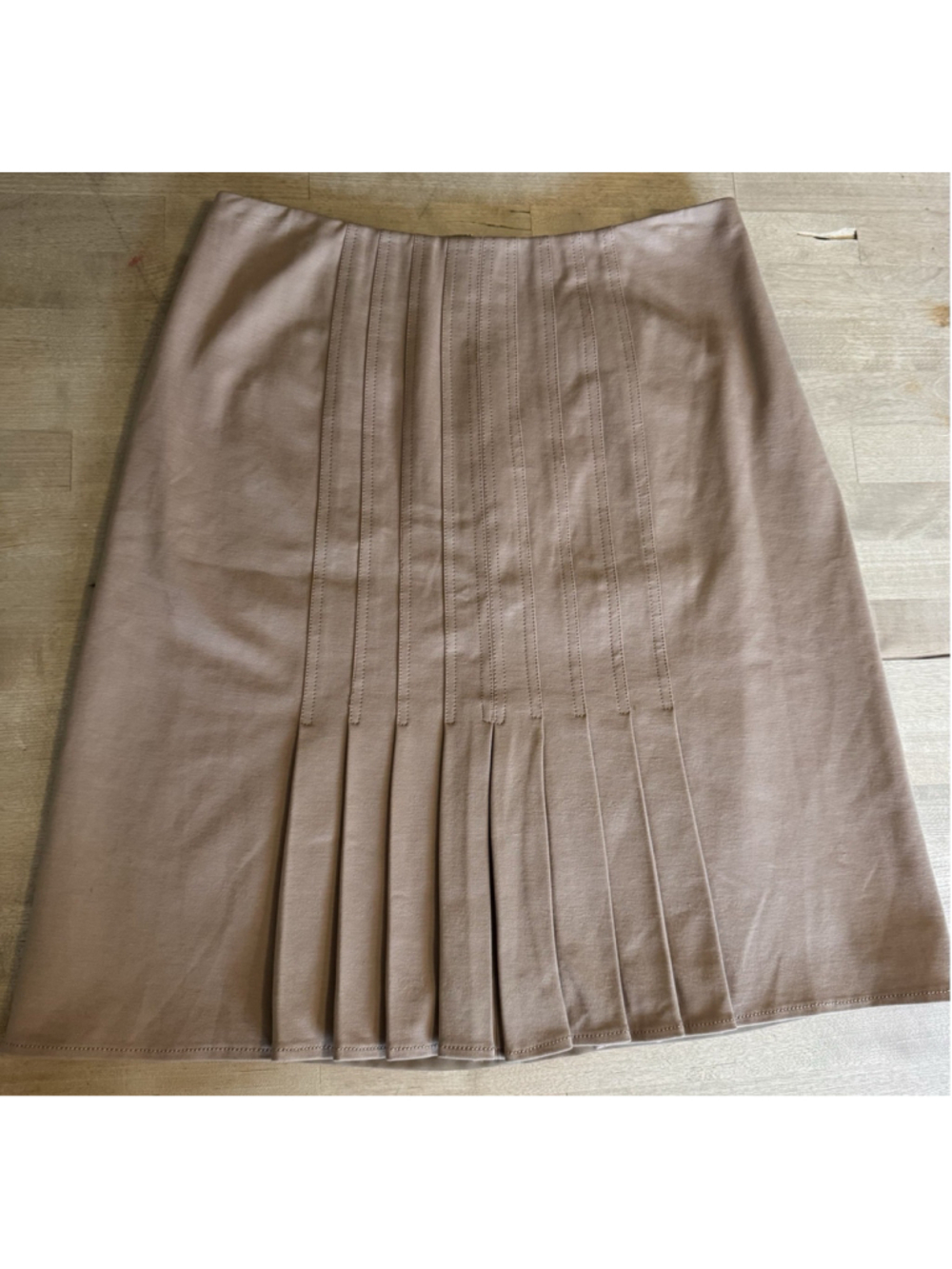 Kay Unger Women’s Jersey knit pleated Beige Tan Skirt Size 10 Rayon